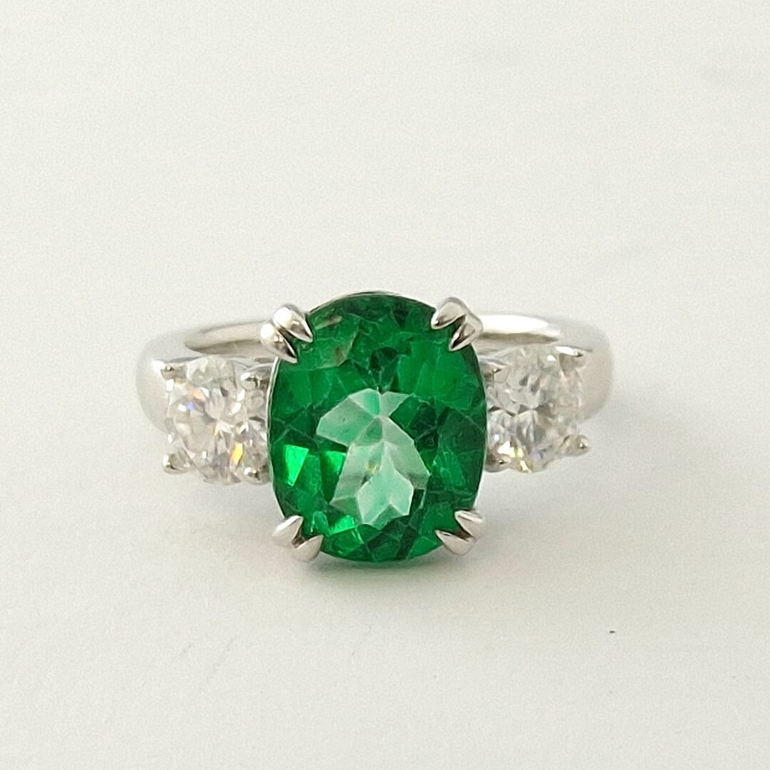 Серебряное кольцо 925 с зеленым топазом