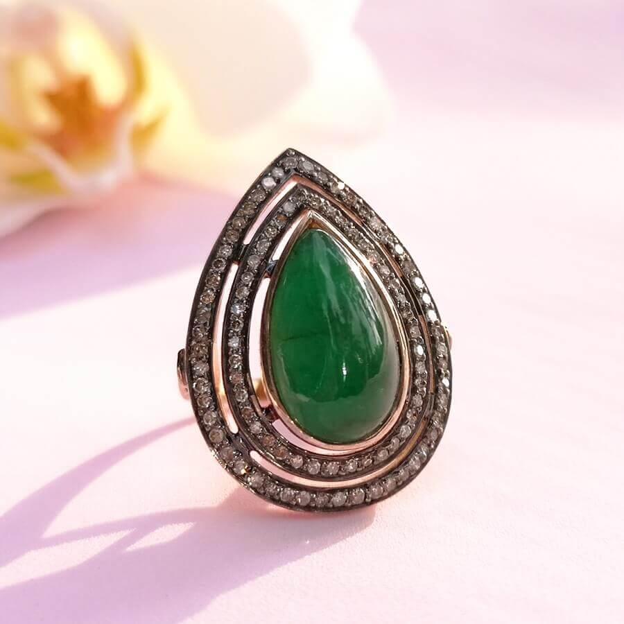 Emerald 6ct and Diamonds Gold Ring