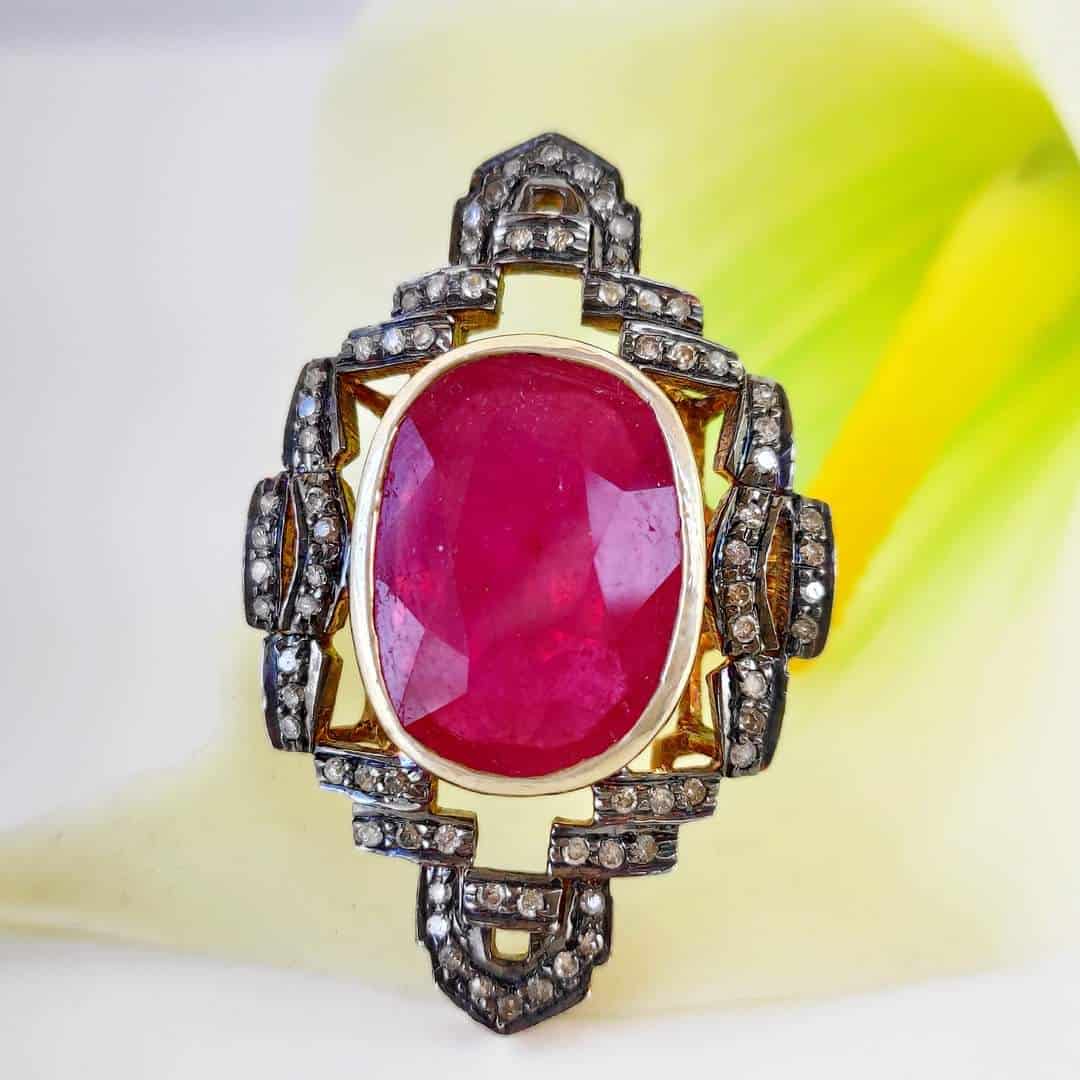 Винтажное золотое кольцо с рубинами и бриллиантами