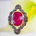 Винтажное золотое кольцо с рубинами и бриллиантами